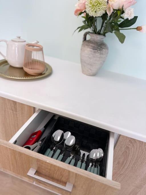 Wellness Studio Tiel Met Sauna En Jacuzzi Exterior foto
